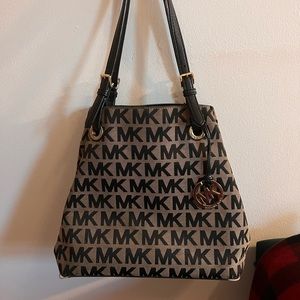 Michael Kors Neutral Handbag | Medium 👜